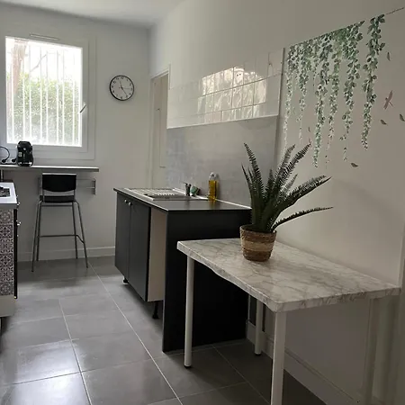 T3 - 5pers - Proche Toutes Commodités - Quartier Recherché - Court Et Long - Cosy - Lumineux - Fonctionnel Appartamento Tolone